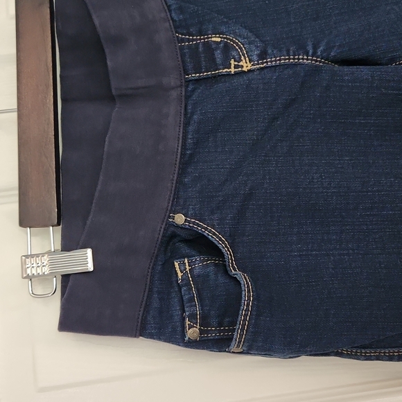 Old Navy Low-Rise Bootcut Maternity Pants - Picture 6 of 12